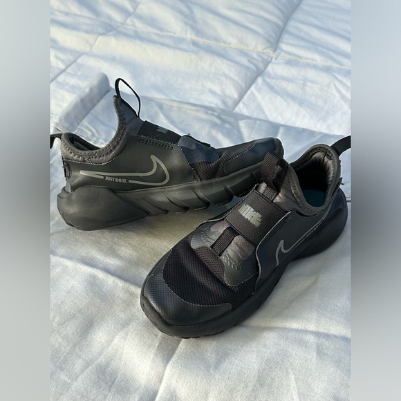 Nike Flex Runner 2 Slip-On Sneaker - Picture 1 of 8